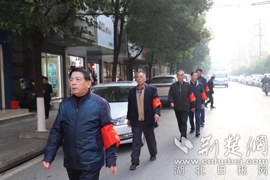 大冶市公安局離退休干部黨委組織老公安巡邏隊開展為期三天的巡邏活動 (2).jpg