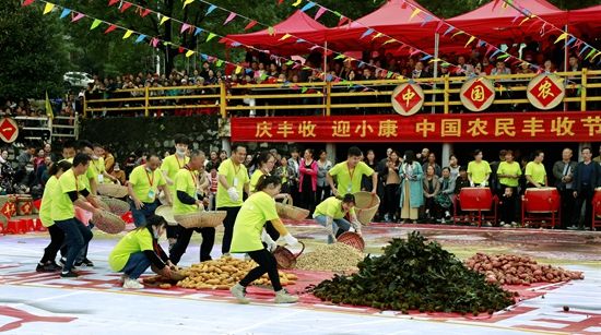 歡聲笑語慶豐收 孟 靖 攝.jpg.jpg