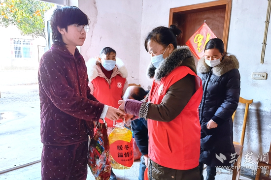 劉振羽 父死母改嫁，和爺爺奶奶一起生活，低保貧困戶 (3)_副本.jpg