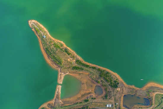 庫區(qū)初春 明青松 攝.jpg