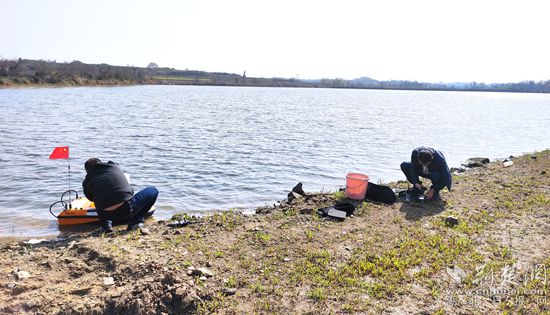 2022年3月8日，市生態(tài)環(huán)境局組織開展趙家潭水質(zhì)現(xiàn)狀調(diào)查研究。_副本.jpg