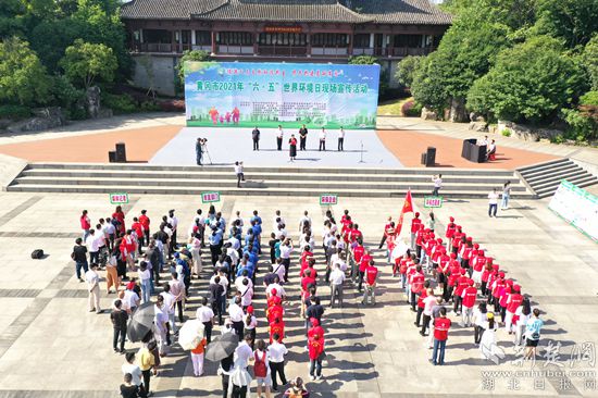 市生態(tài)環(huán)境局在遺愛湖廣場舉行六五世界環(huán)境日宣傳活動_副本.jpg
