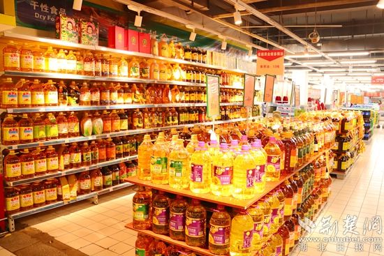 超市里的油，滿滿當(dāng)當(dāng).jpg.jpg