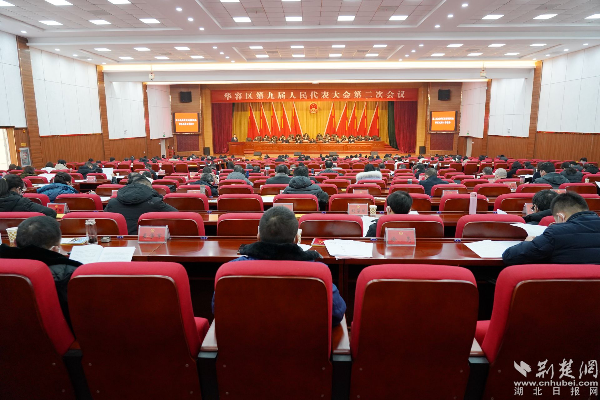華容區(qū)第九屆人民代表大會(huì)第二次會(huì)議現(xiàn)場(chǎng)。.JPG.JPG