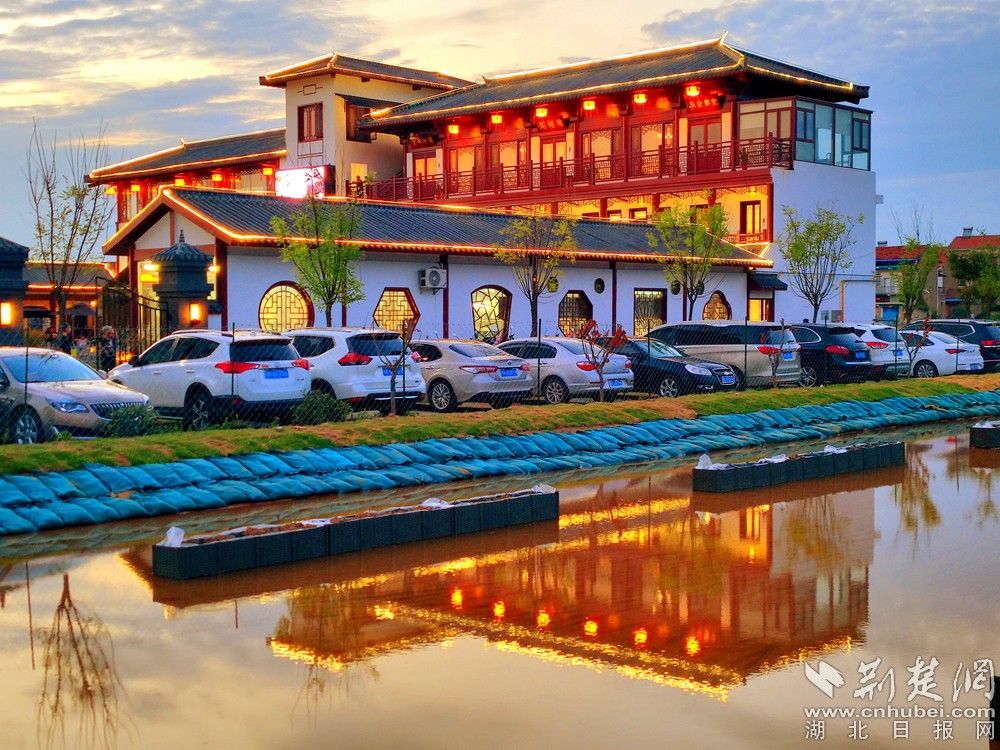 夜幕下的陶樓莊園。通訊員 程愛華 攝.jpg.jpg