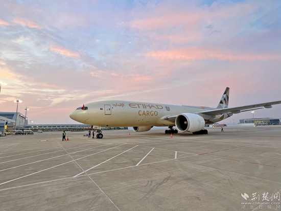 飛機(jī)?？客戤?。金康 攝.jpeg