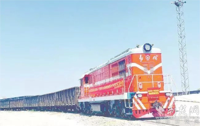 “麻城-寧波舟山港”海鐵聯(lián)運(yùn)班列。(1).jpg