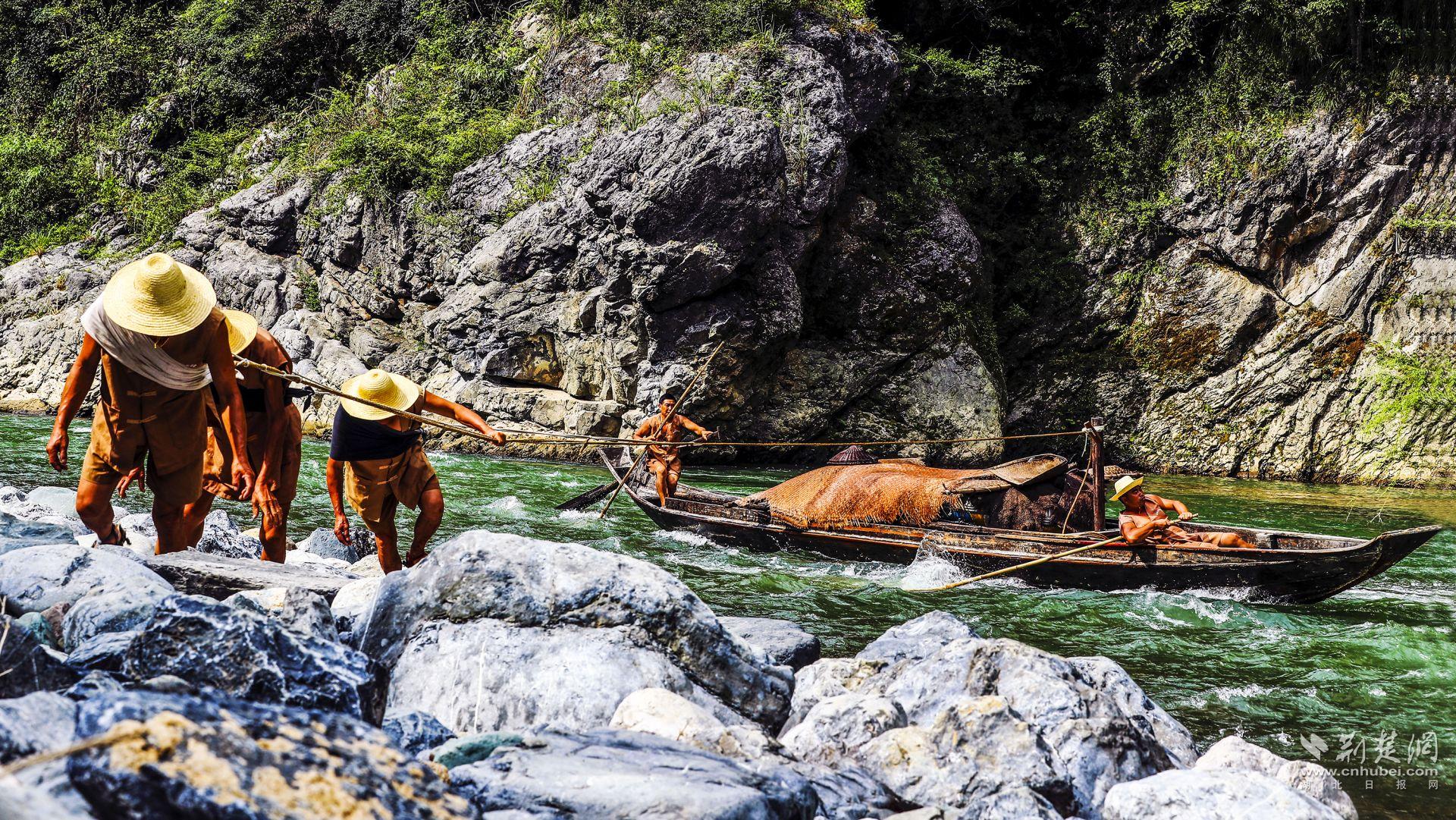 神農(nóng)溪纖夫 吳以紅攝.jpg.jpg