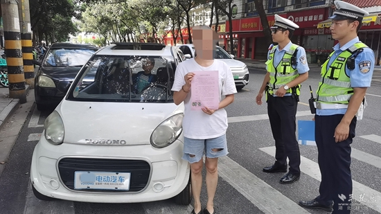 圖1：對情節(jié)輕微的車主，通過寫承諾書方式開展勸誡引導.jpg