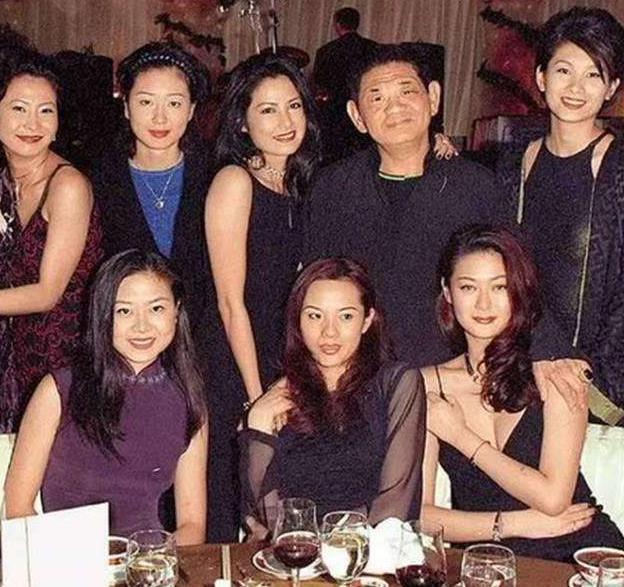 中國香港女明星，自信之光，展現(xiàn)變化之力